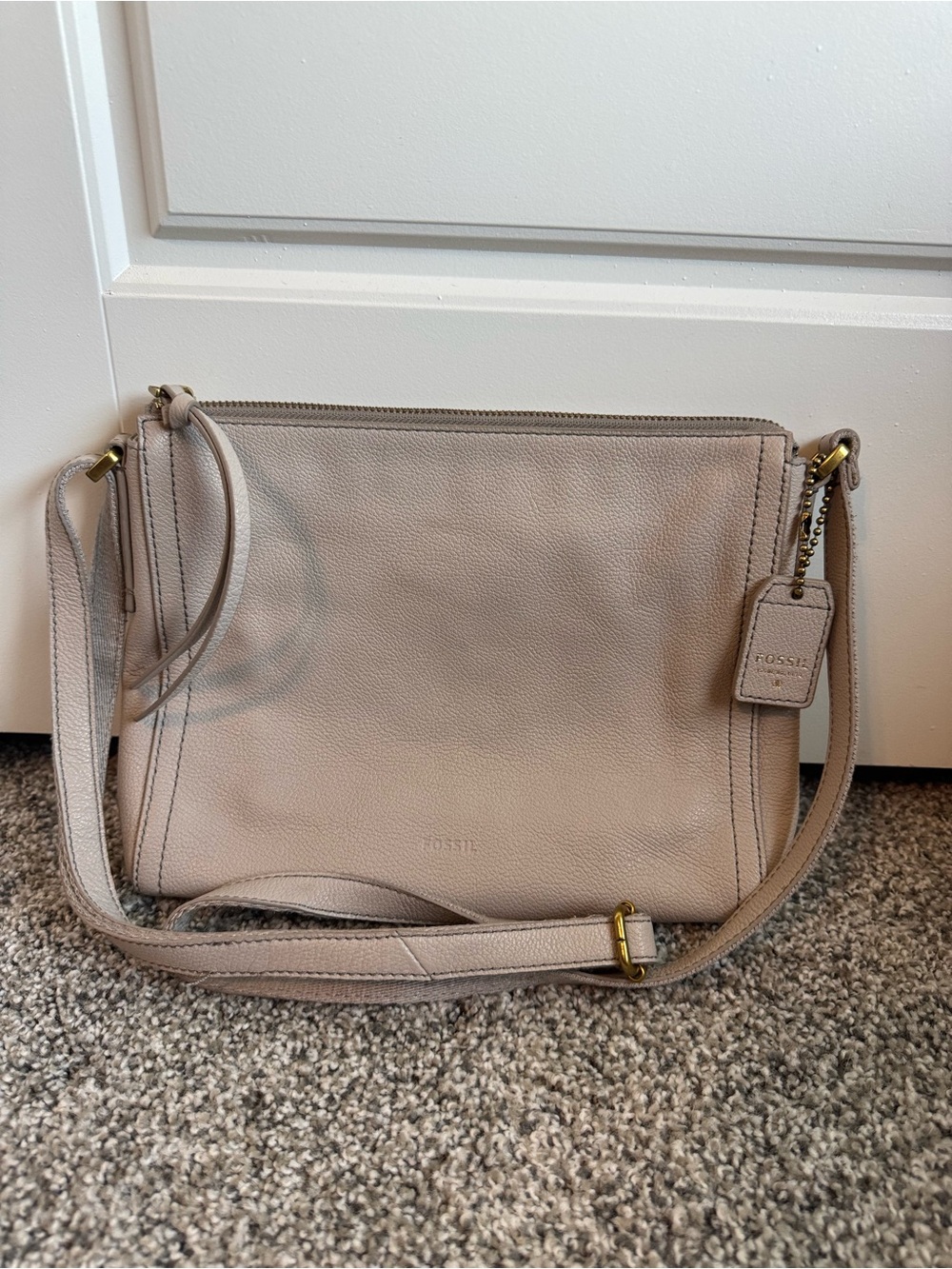 Fossil Pebbled Leather Crossbody Bag in Light Taupe